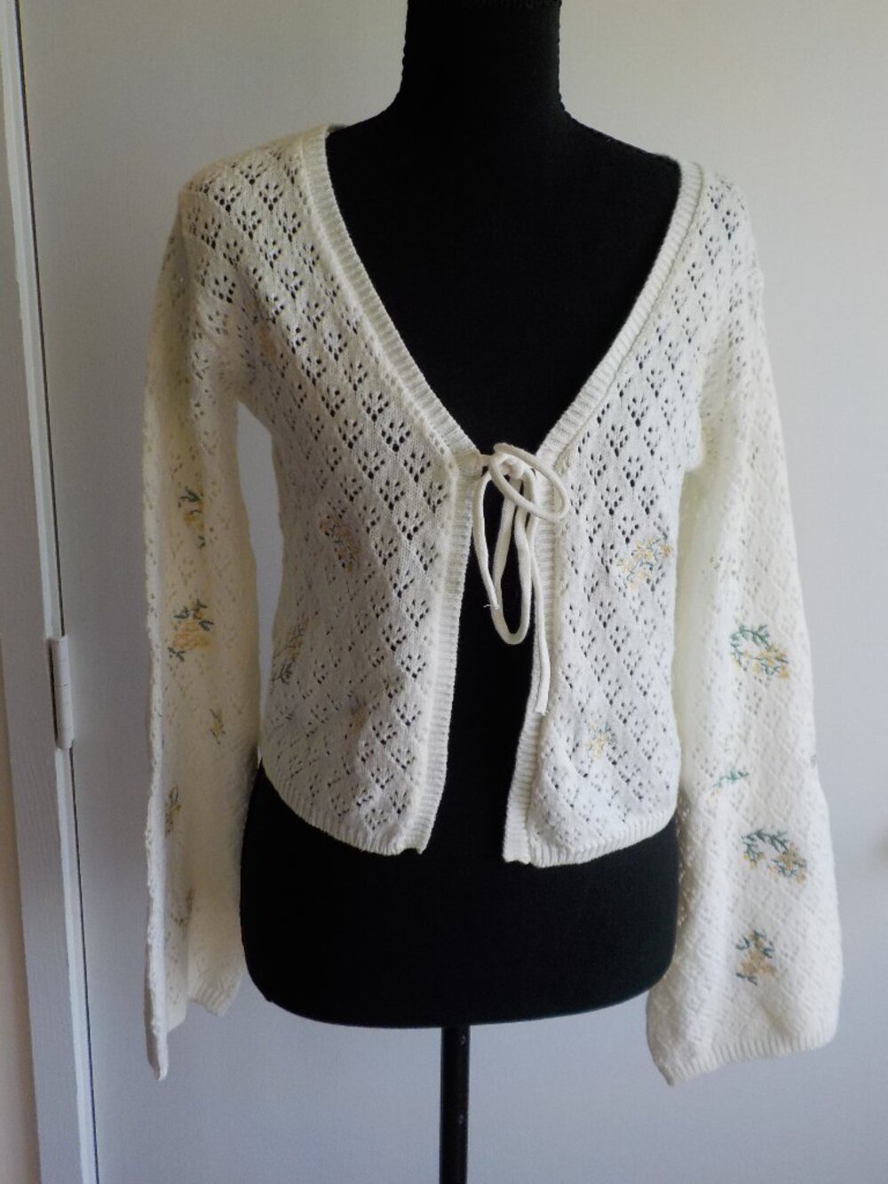 Luna X Sol Sweater - Small - White Yellow Flower Tie Front Bell Sleeve (2635)